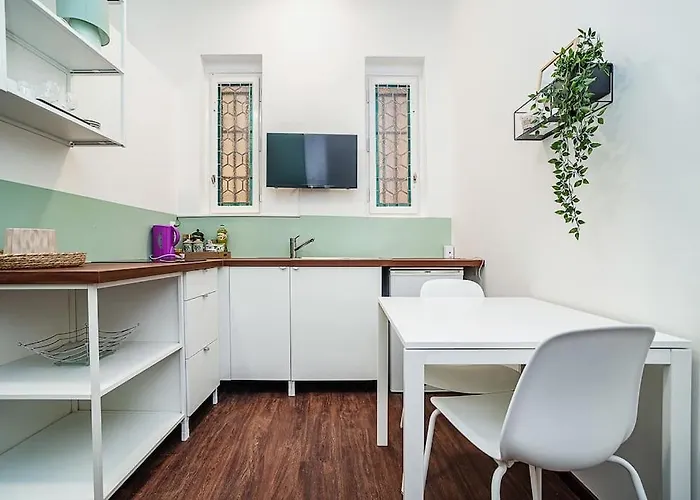 Cozy Old Town Stay - 1-Bedroom Apartment